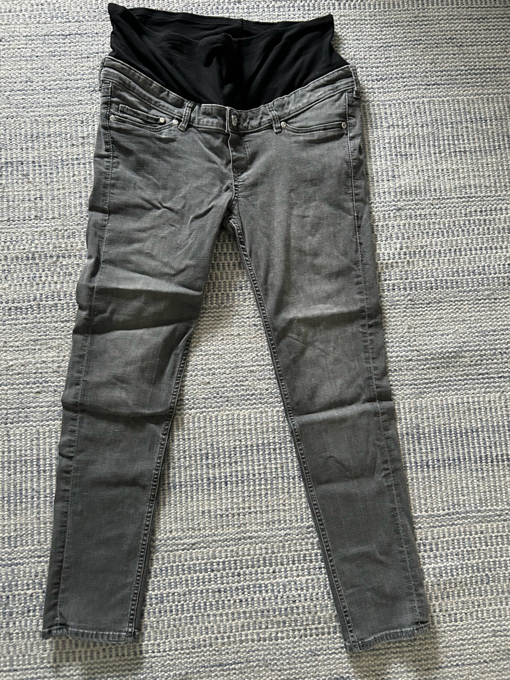 H&M Maternity Skinny Jeans in Charcoal Gray
